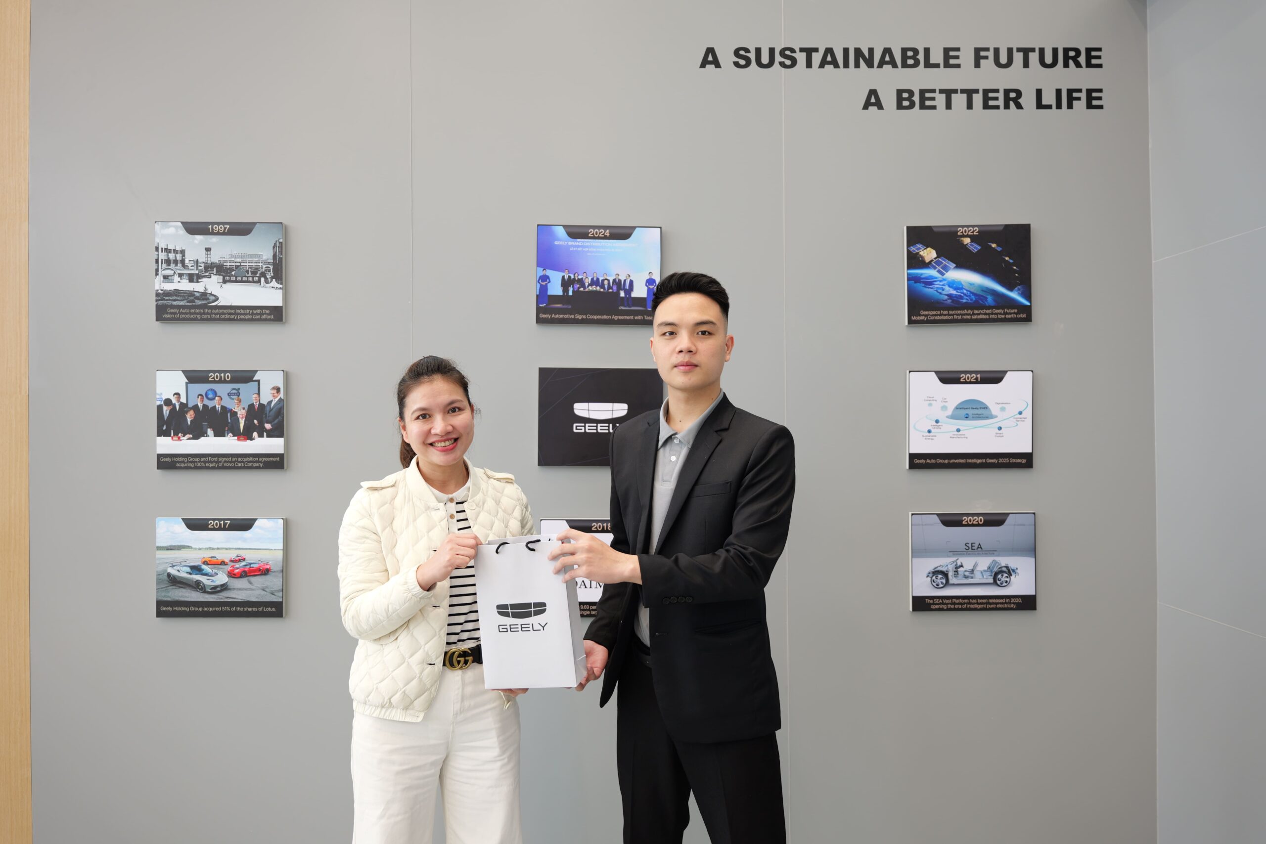 Những món quà độc quyền Geely Hòa Bình tri ân khách hàng 