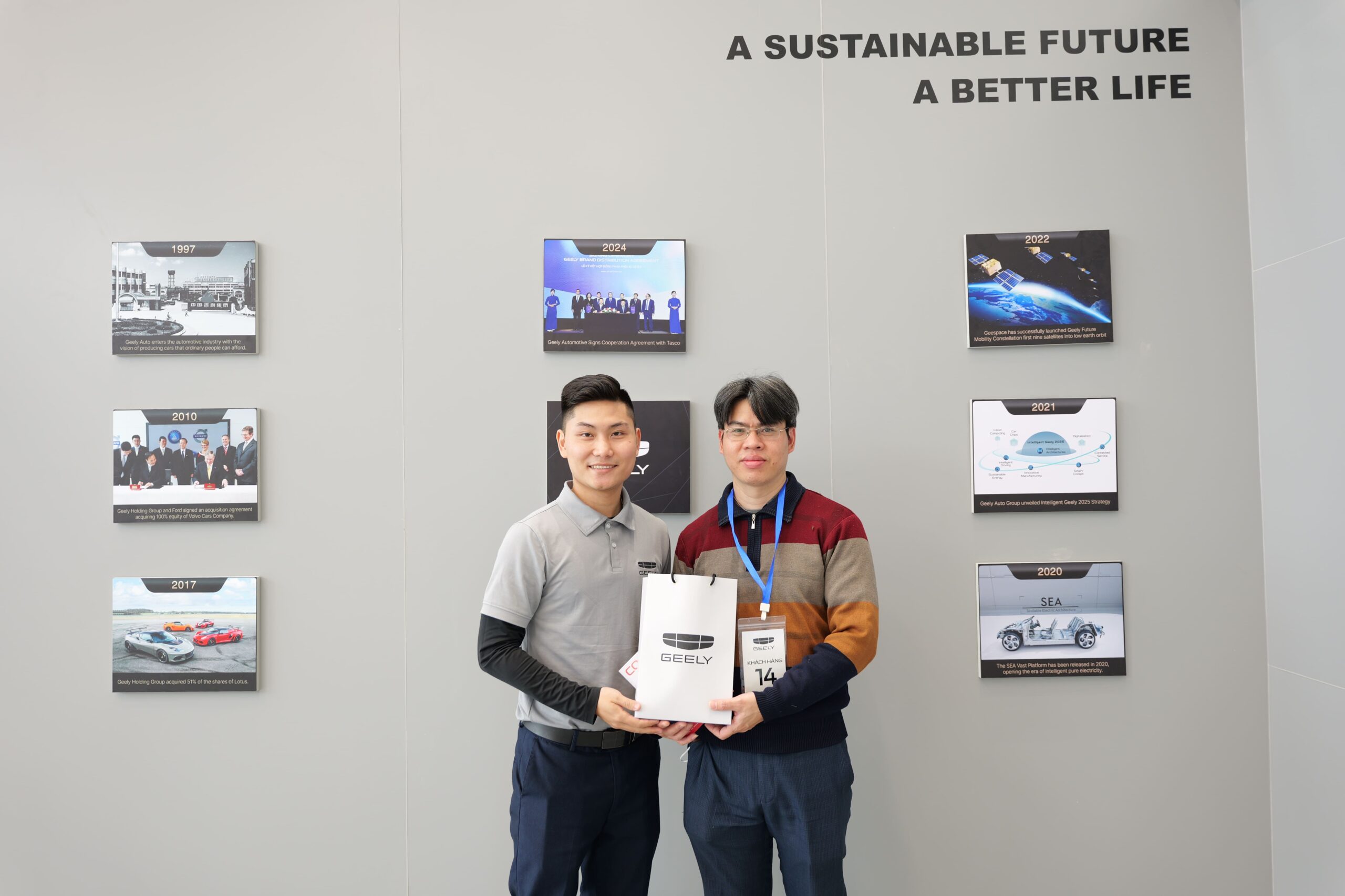 Những món quà độc quyền Geely Hòa Bình tri ân khách hàng 